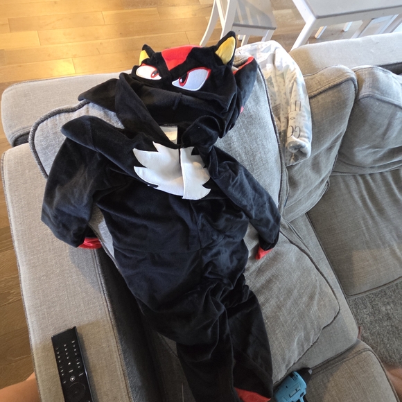 Kids Black and Red Costume - Picture 2 of 6